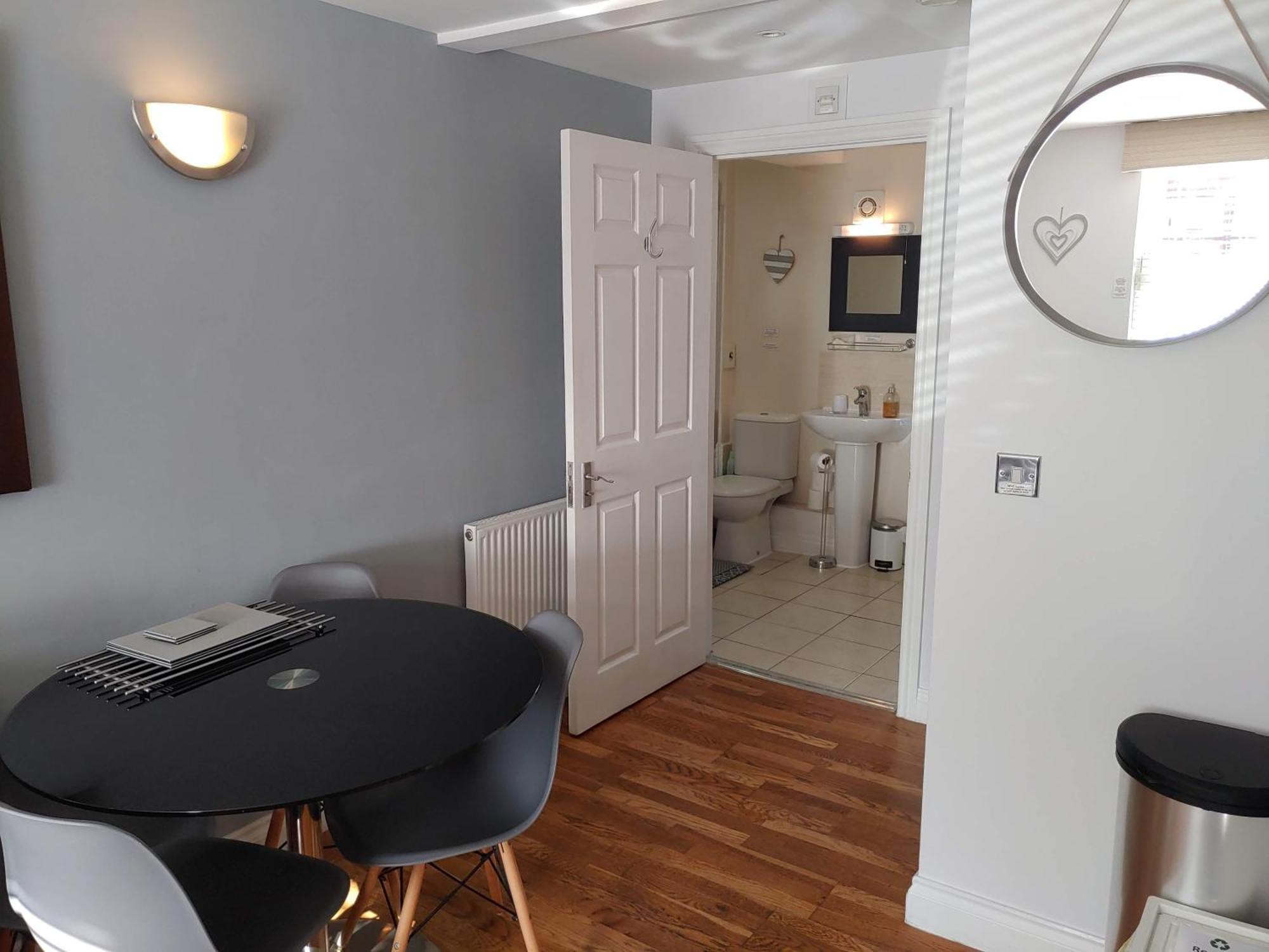 The Bath House Apartments - Free 1St Breakfast - Free Parking Экстерьер фото