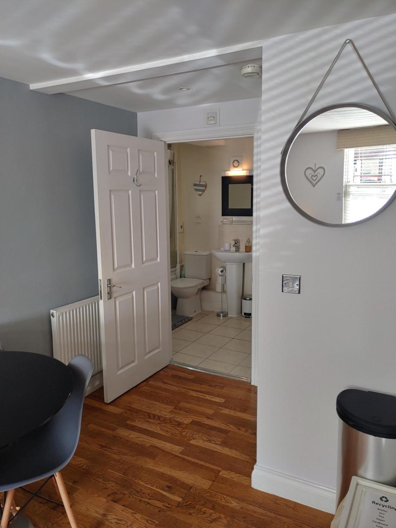 The Bath House Apartments - Free 1St Breakfast - Free Parking Экстерьер фото
