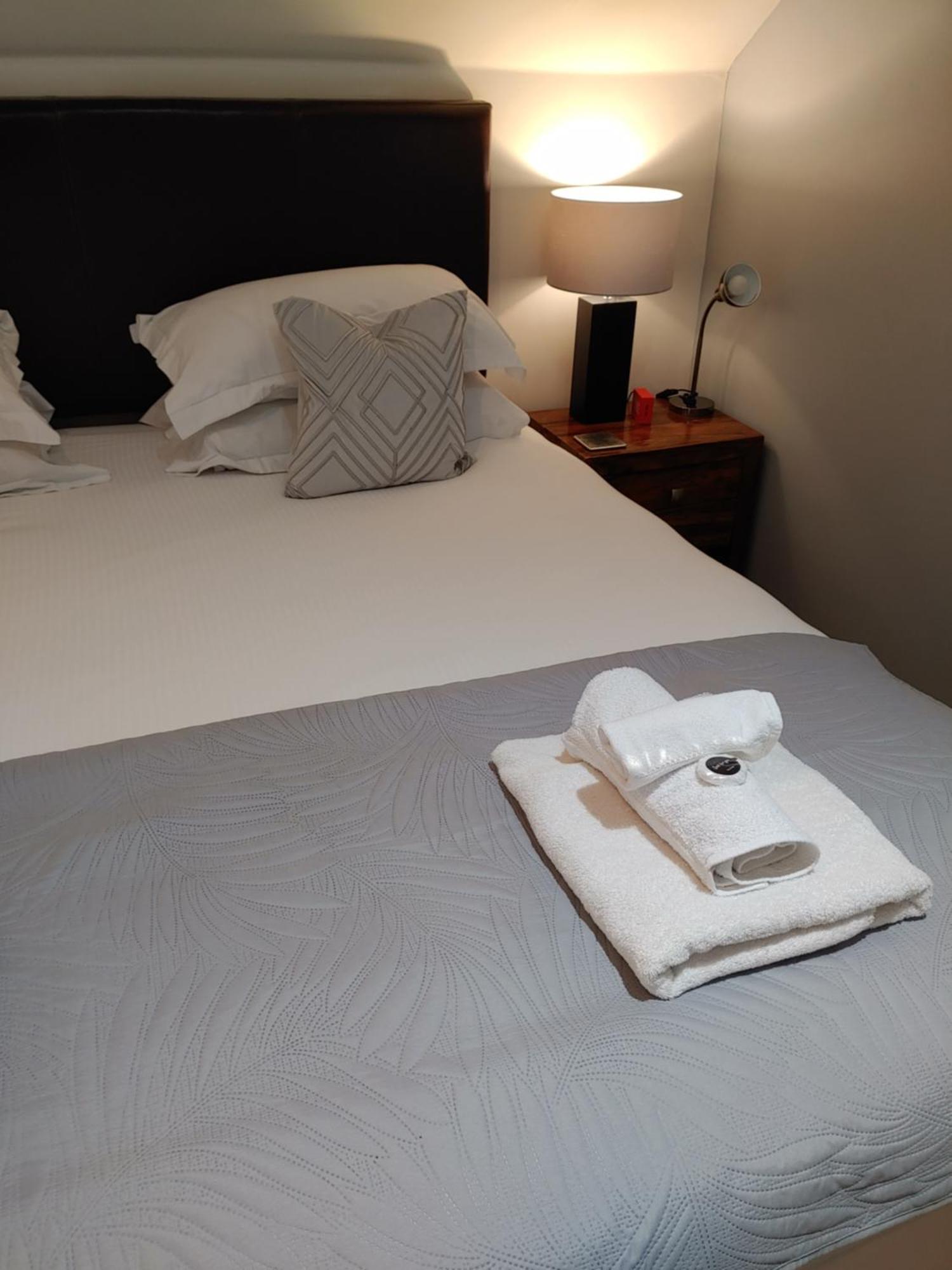 The Bath House Apartments - Free 1St Breakfast - Free Parking Экстерьер фото